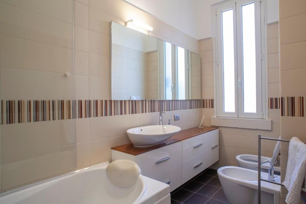 Bright And Comfy In A Beautiful Contemporary Appartamento *