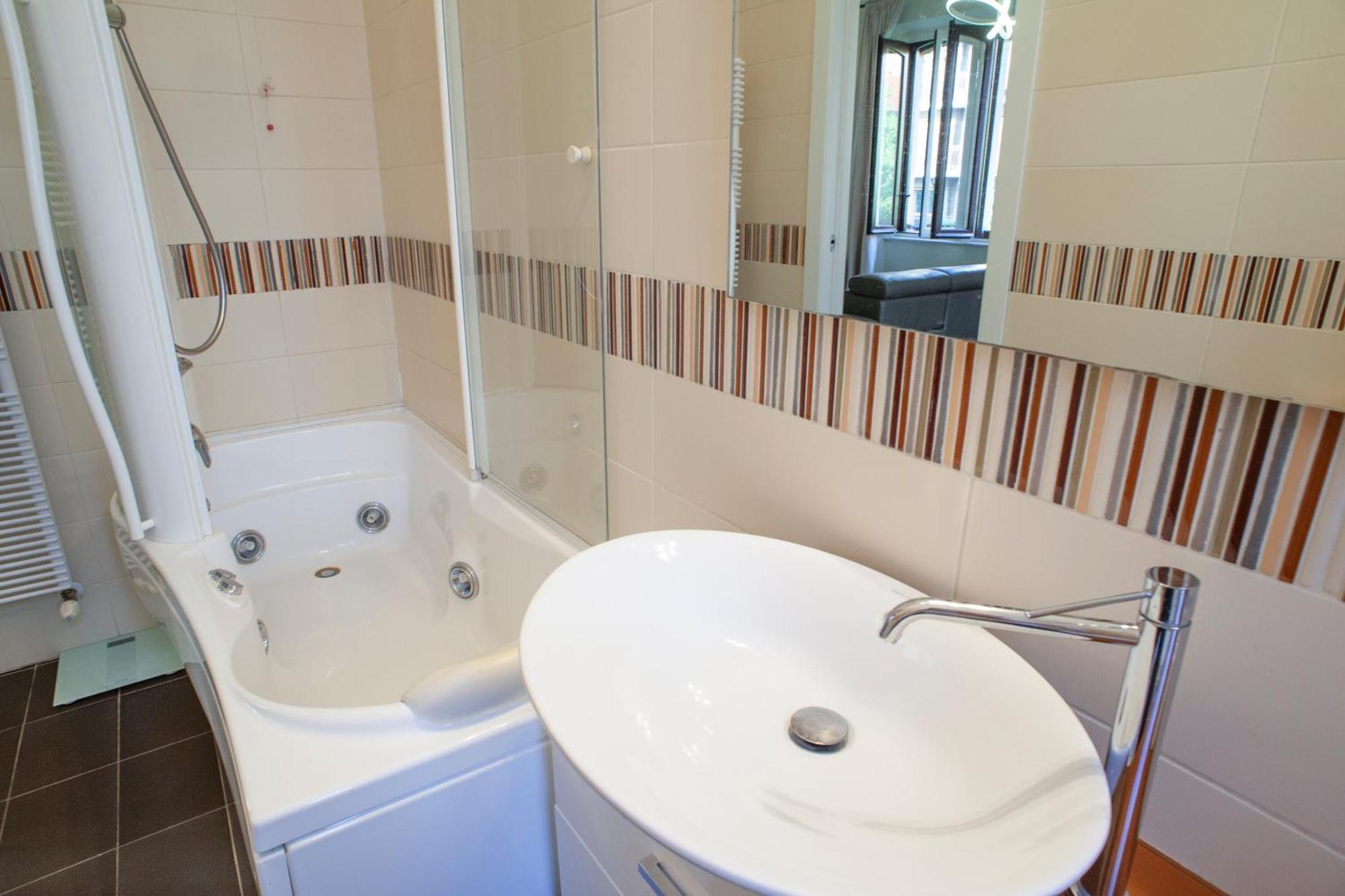 Bright And Comfy In A Beautiful Contemporary Apartment Mailand