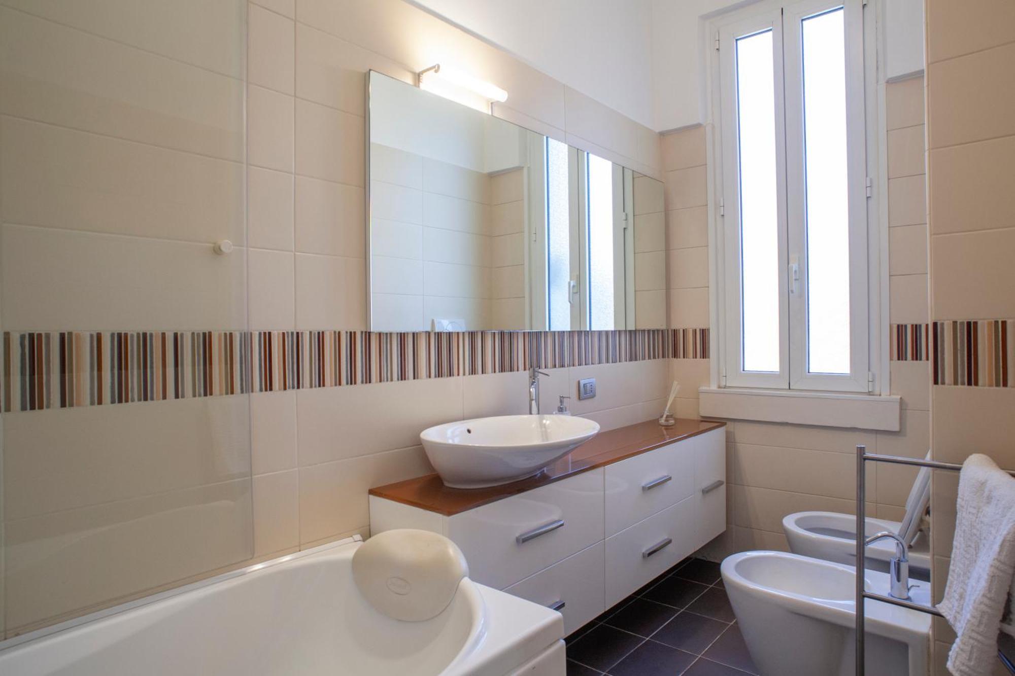 Bright And Comfy In A Beautiful Contemporary Appartamento