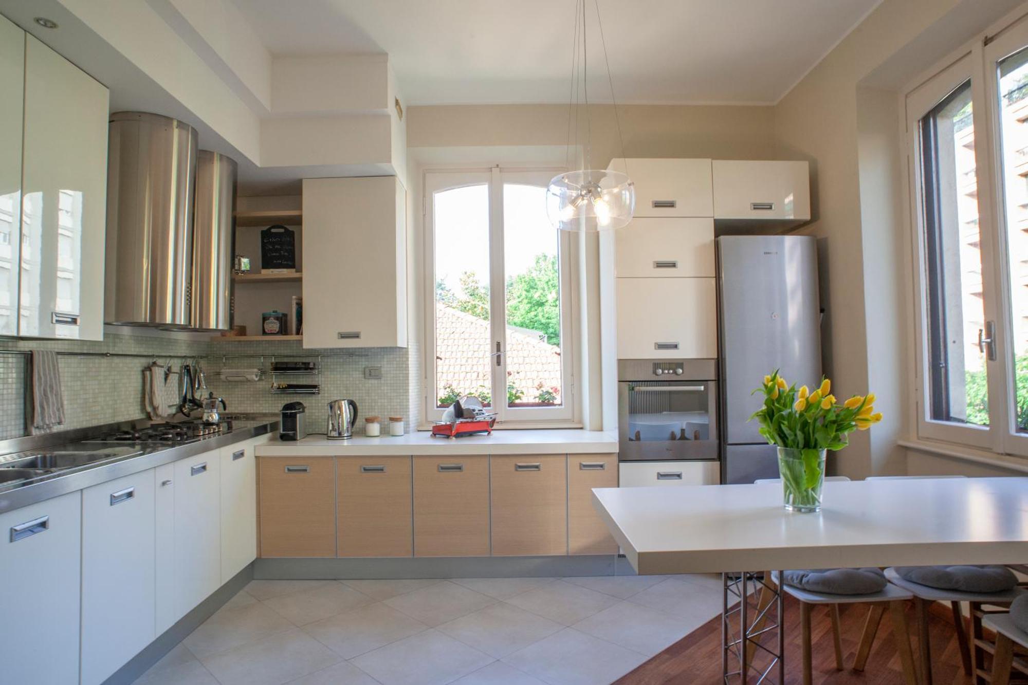 Bright And Comfy In A Beautiful Contemporary Apartment Mailand